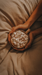 Warm Cocoa & Amber 10 oz scented candle